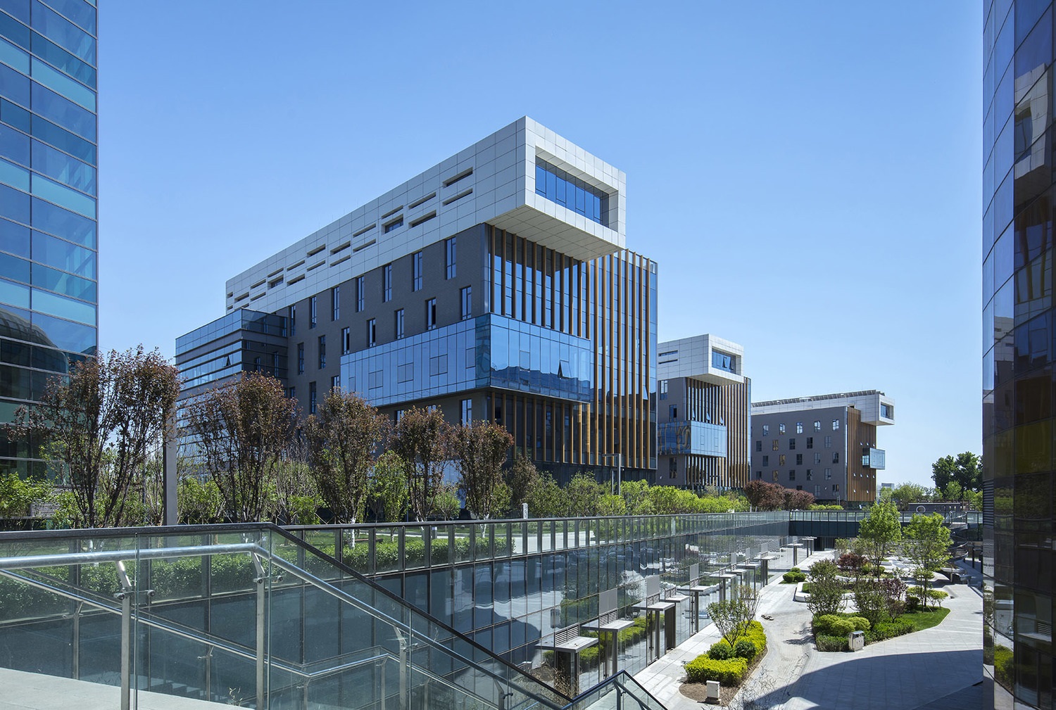 上海環(huán)?？萍脊旧虾Ｐ靺R區(qū)廠房|辦公室裝修工程